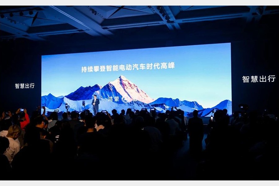多个天花板级“黑科技”开箱，鸿蒙智行深度赋能车企