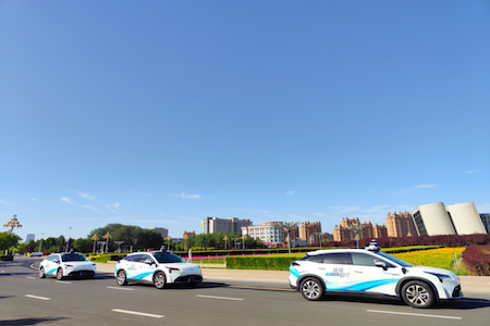 文远知行自动驾驶出租车队驶上鄂尔多斯街头，创内蒙之首