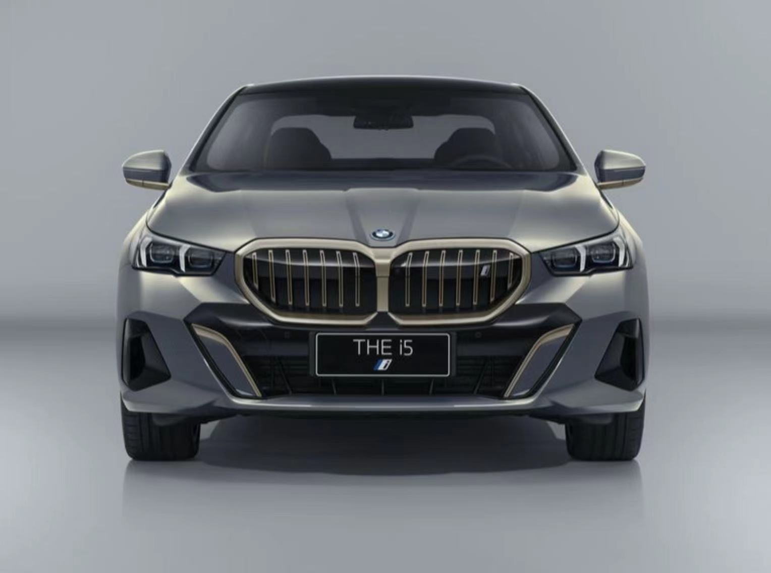 全新BMW 5系，树立智能豪华轿车新标杆