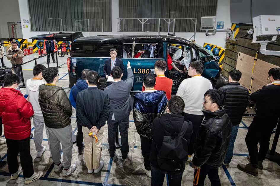 31项现场即时检测点全线通过，LEVC L380通过正碰内测闯关