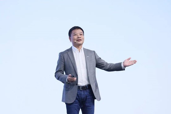 手握414亿现金，小鹏打造“多边形战士”