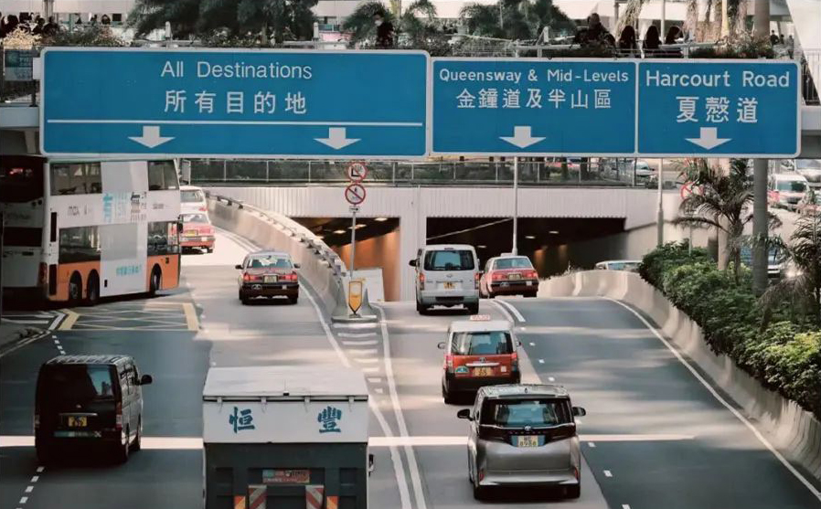 内地“平替”埃尔法，疯狂围猎香港富豪