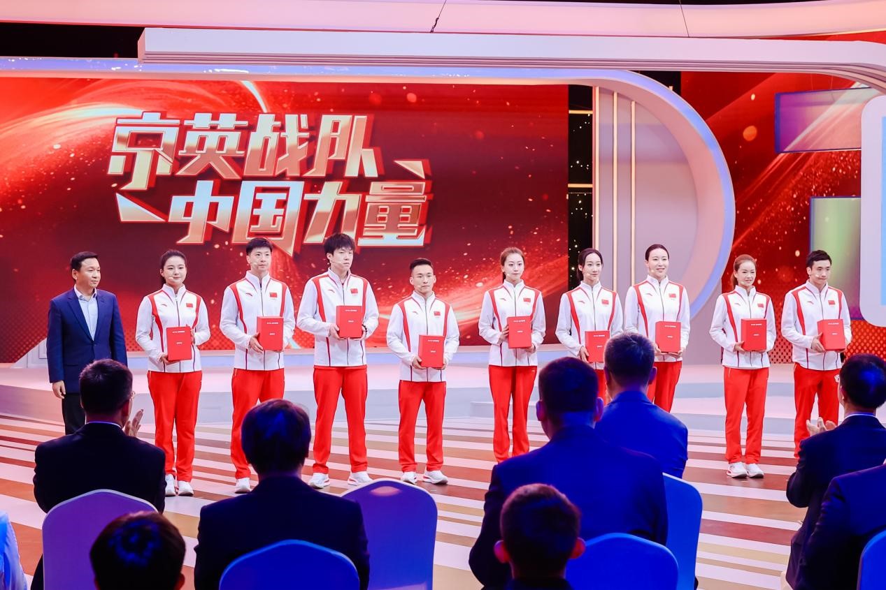 北汽集团14辆享界S9礼赠奥运英雄