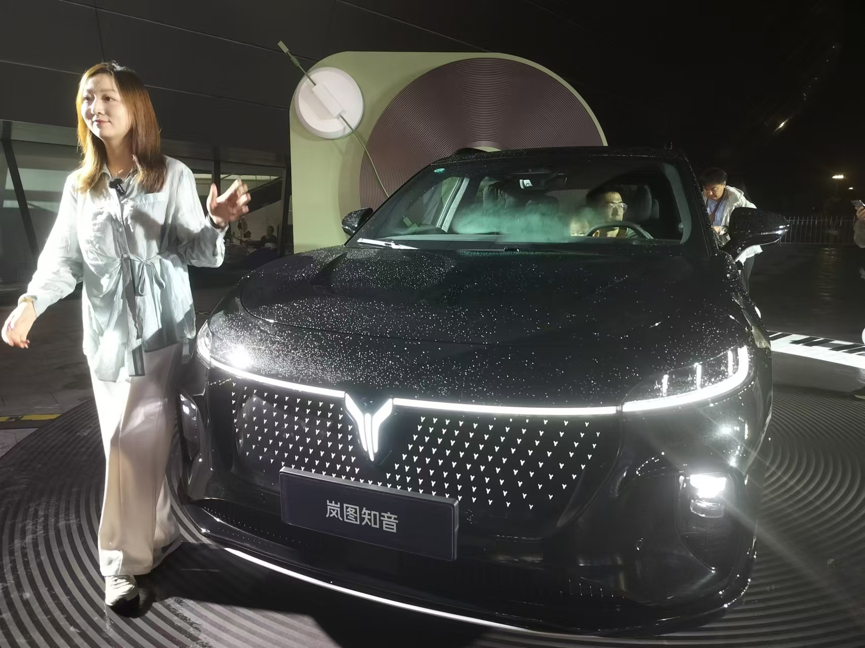 “下一代Model Y”来了 ！岚图知音以越级实力压轴上市