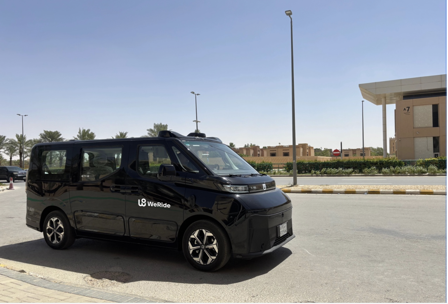 文远知行进入沙特市场,Robotaxi、Robobus、Robosweeper三大产品齐落地
