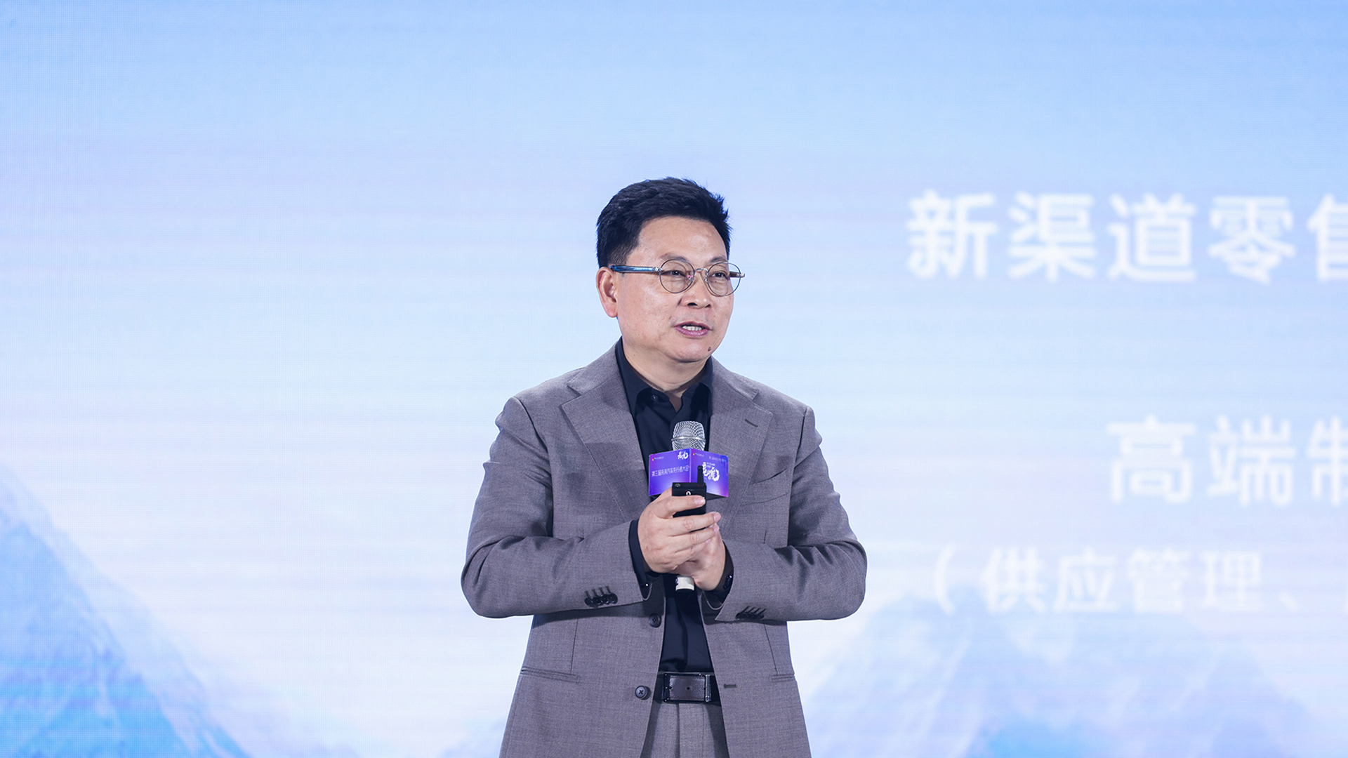 余承东：要打击吹牛 、瞎吹牛 ，要鼓励真牛