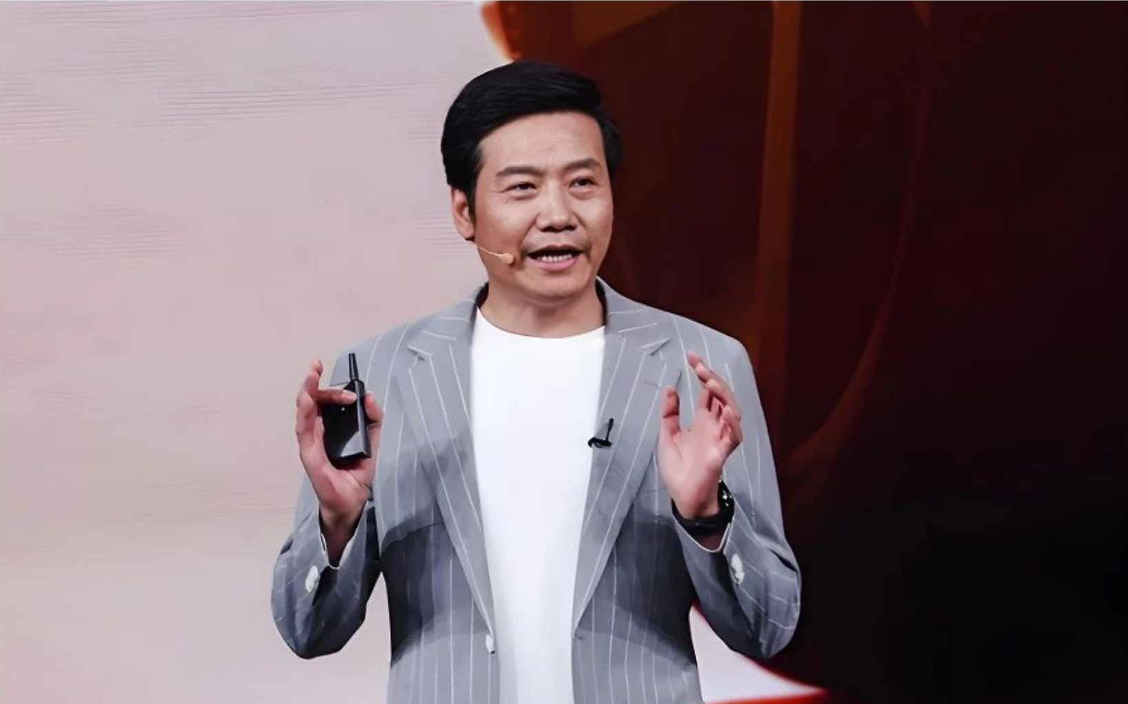 一天入账超600亿,雷军把汽车人整不会了