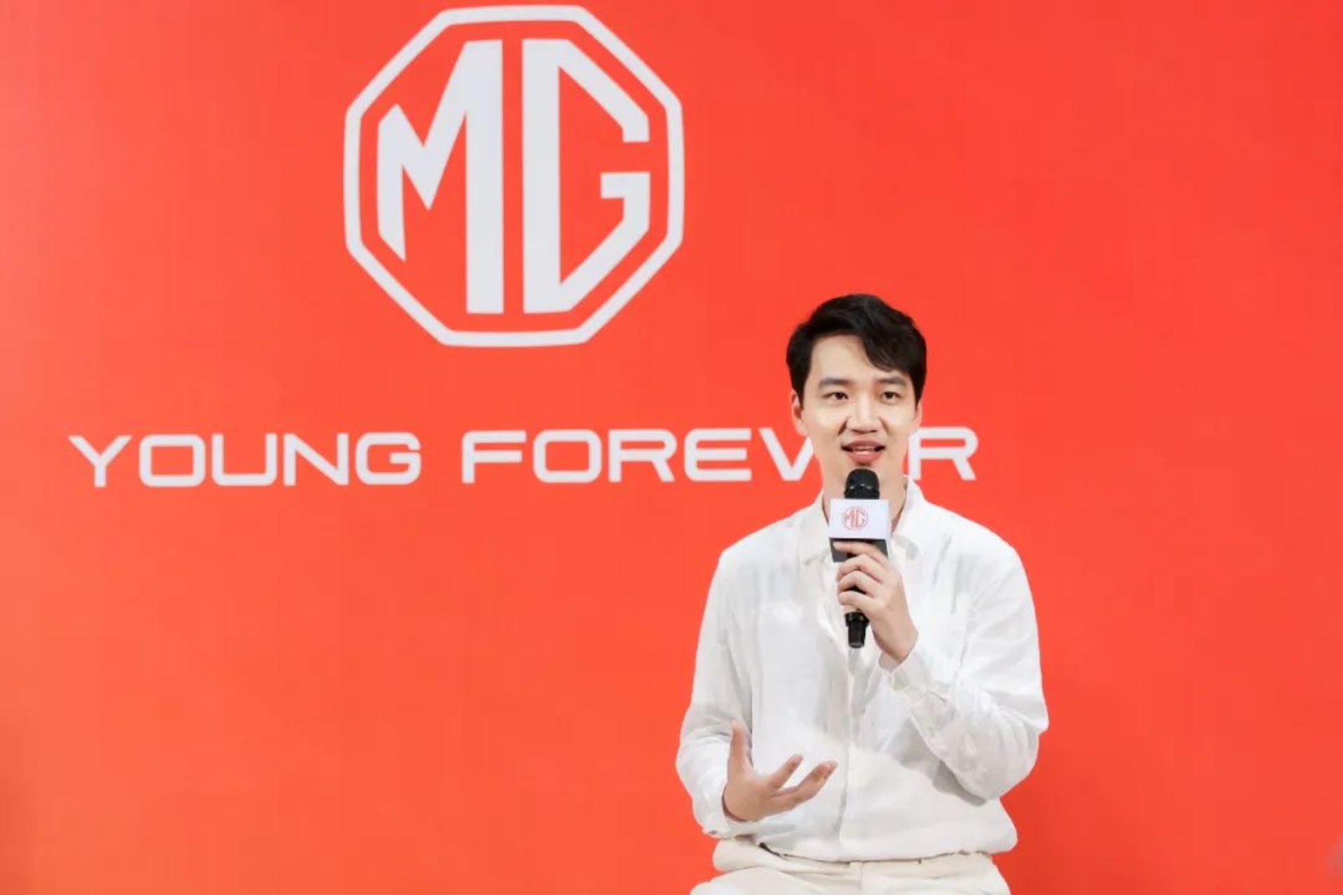 90后花美男MG初舞台，一出手就是100亿……