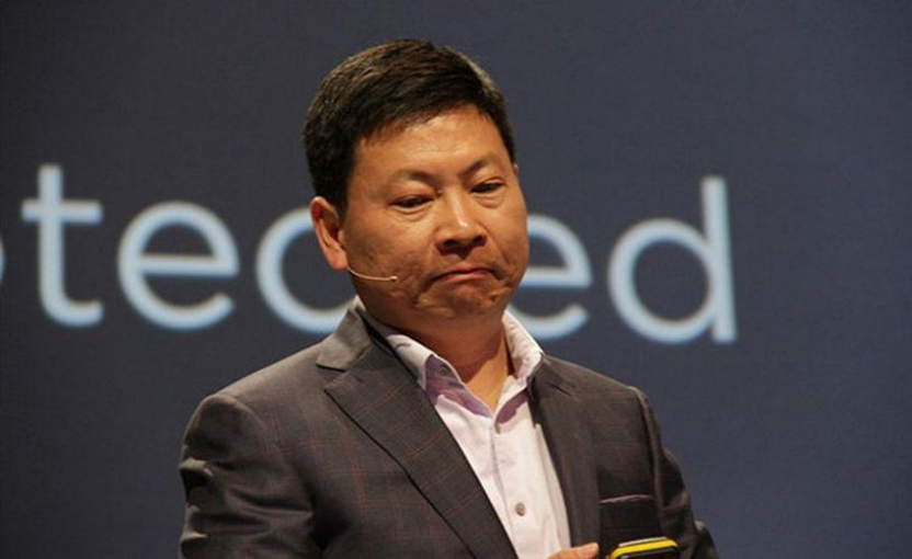“开车睡觉”要去警局，那蒙眼停车呢