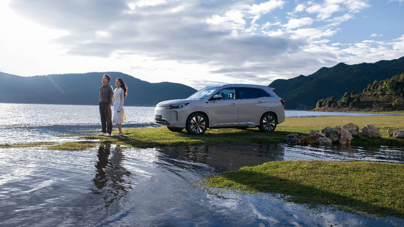 限时换新一口价11.98万元，第三代蓝电E5 PLUS开启预售