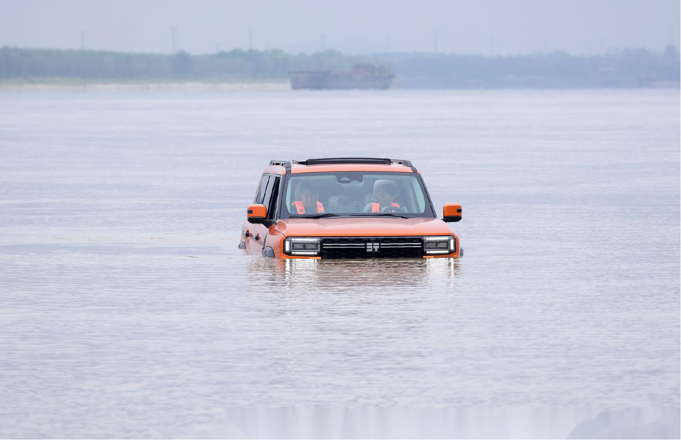 纵横游长江，零跑晒奶奶，奔驰淋黄油，阿维塔开餐厅…… 车企渴望“胆大出奇迹”