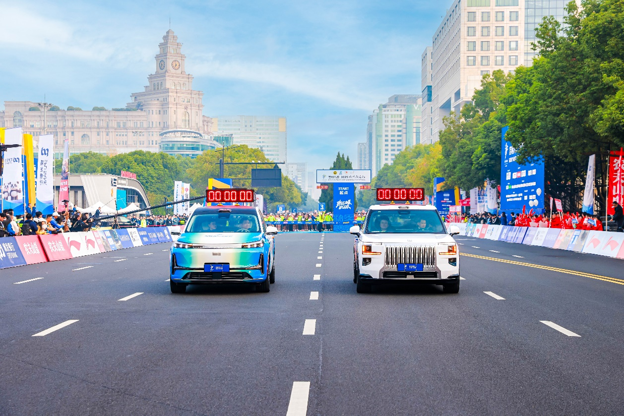 吉利汽车以绿色智能赋能2025杭州马拉松