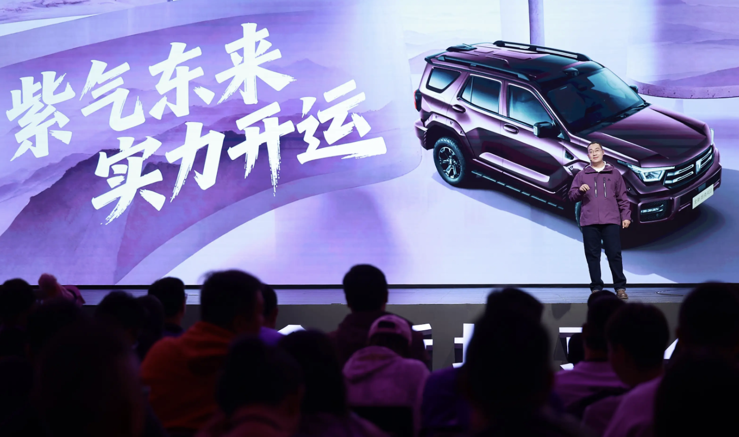 魏建军向梦泪“交钥匙”，全新坦克400正式上市