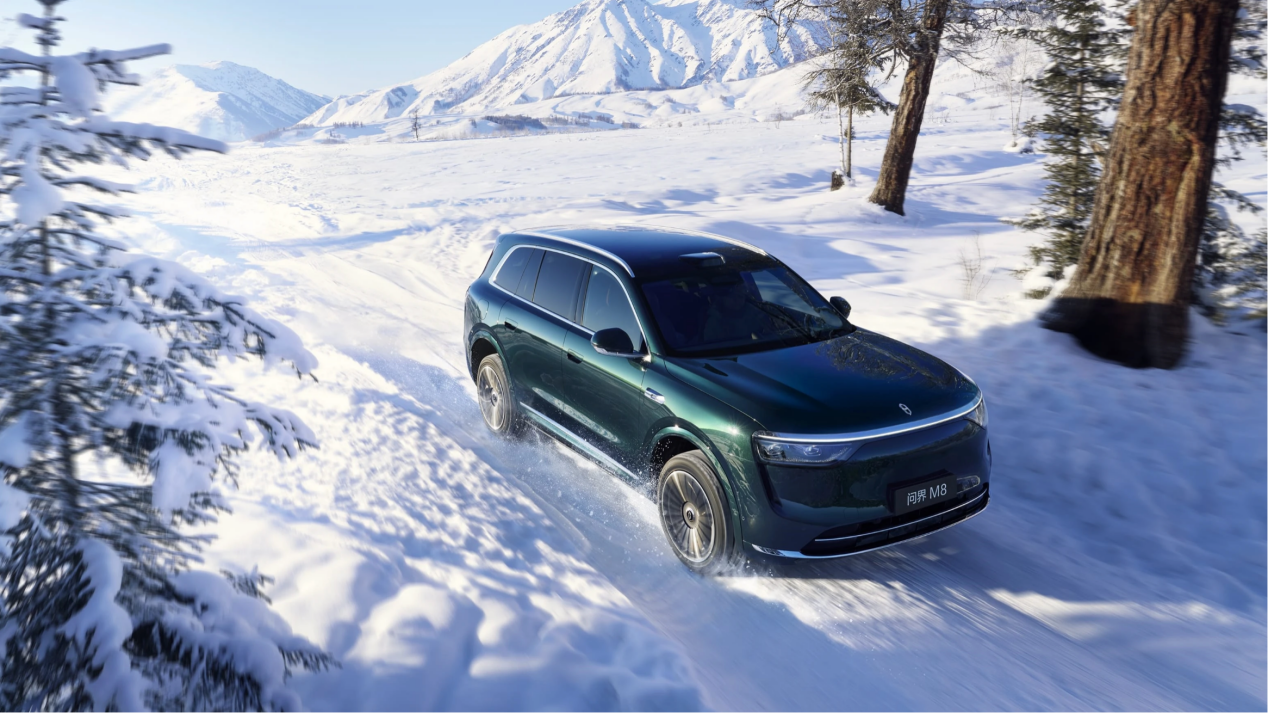 40万级销量标杆，问界M8以硬核产品力成新中产家庭用户首选