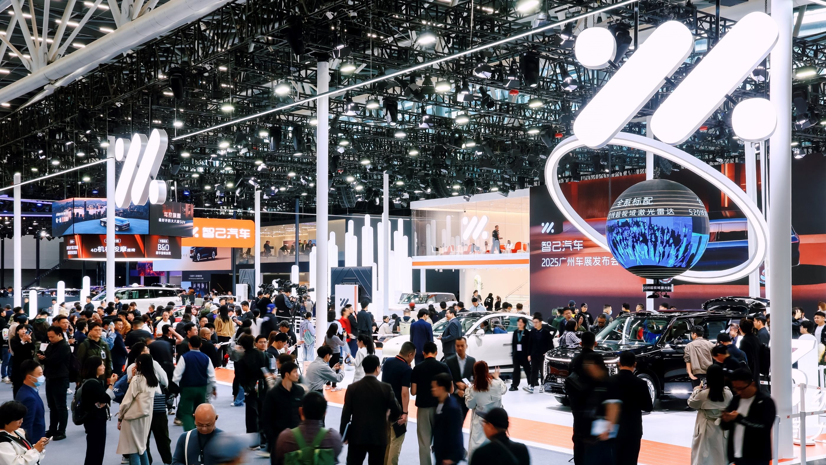 智己双车亮相广州车展，LS9现已开启全国交付