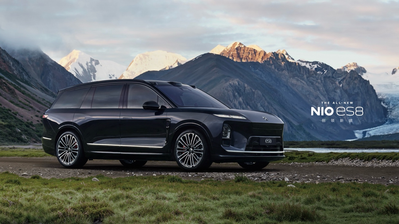 蔚来携ET9两款色彩版本亮相2025广州车展