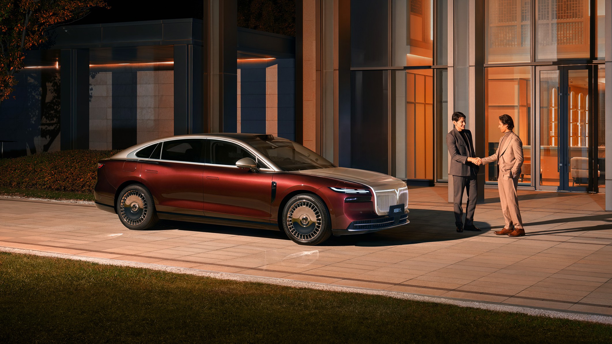 人生高光开追光！岚图追光L破晓售价27.99万-30.99万元