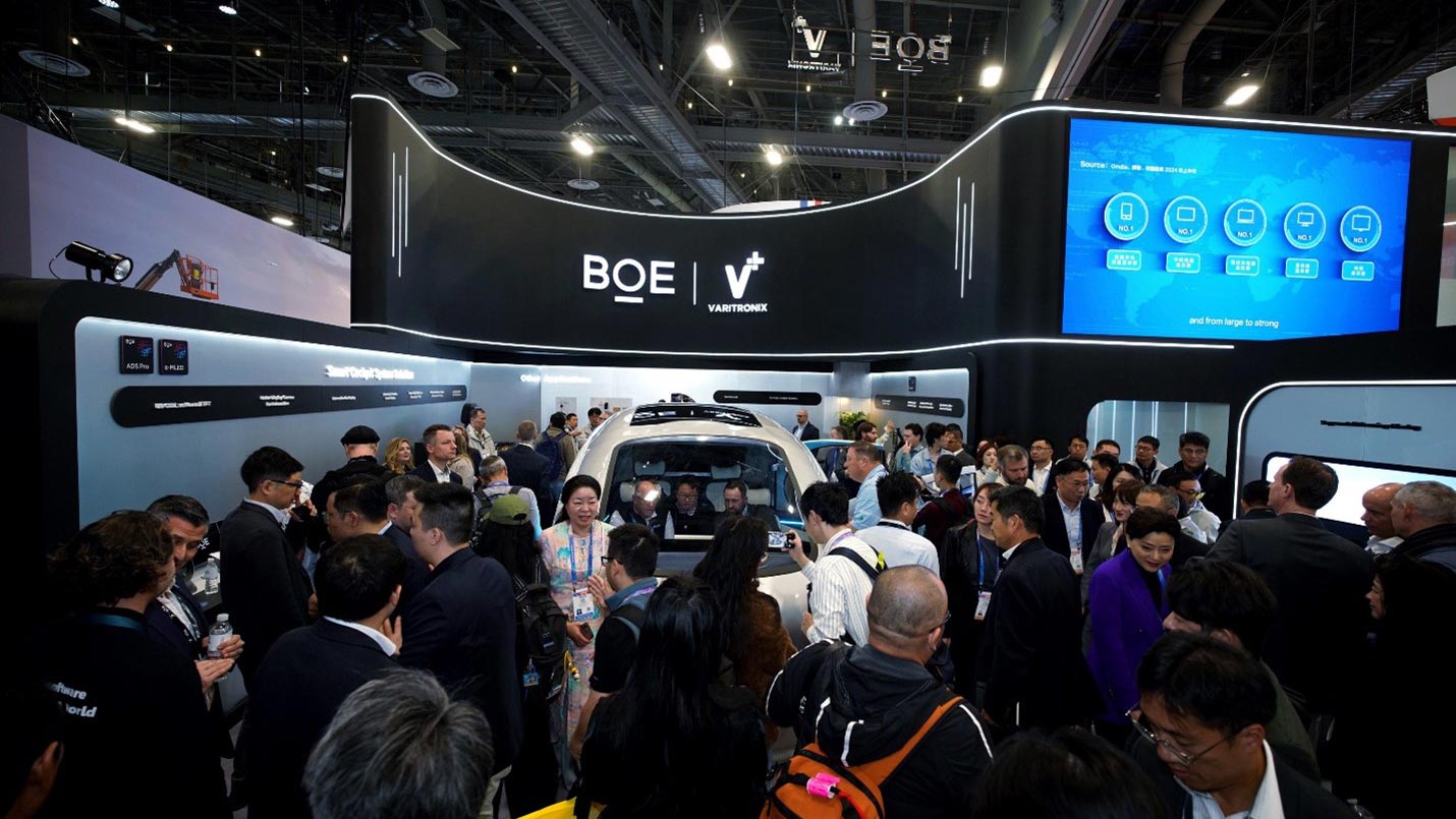 HERO 2.0智能座舱首发，2026CES的“幕后C位”竟是它