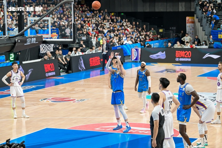 当硬派越野“对话”热血篮球：北汽男篮北京越野品牌之夜BJ40增程元境智行C位交付