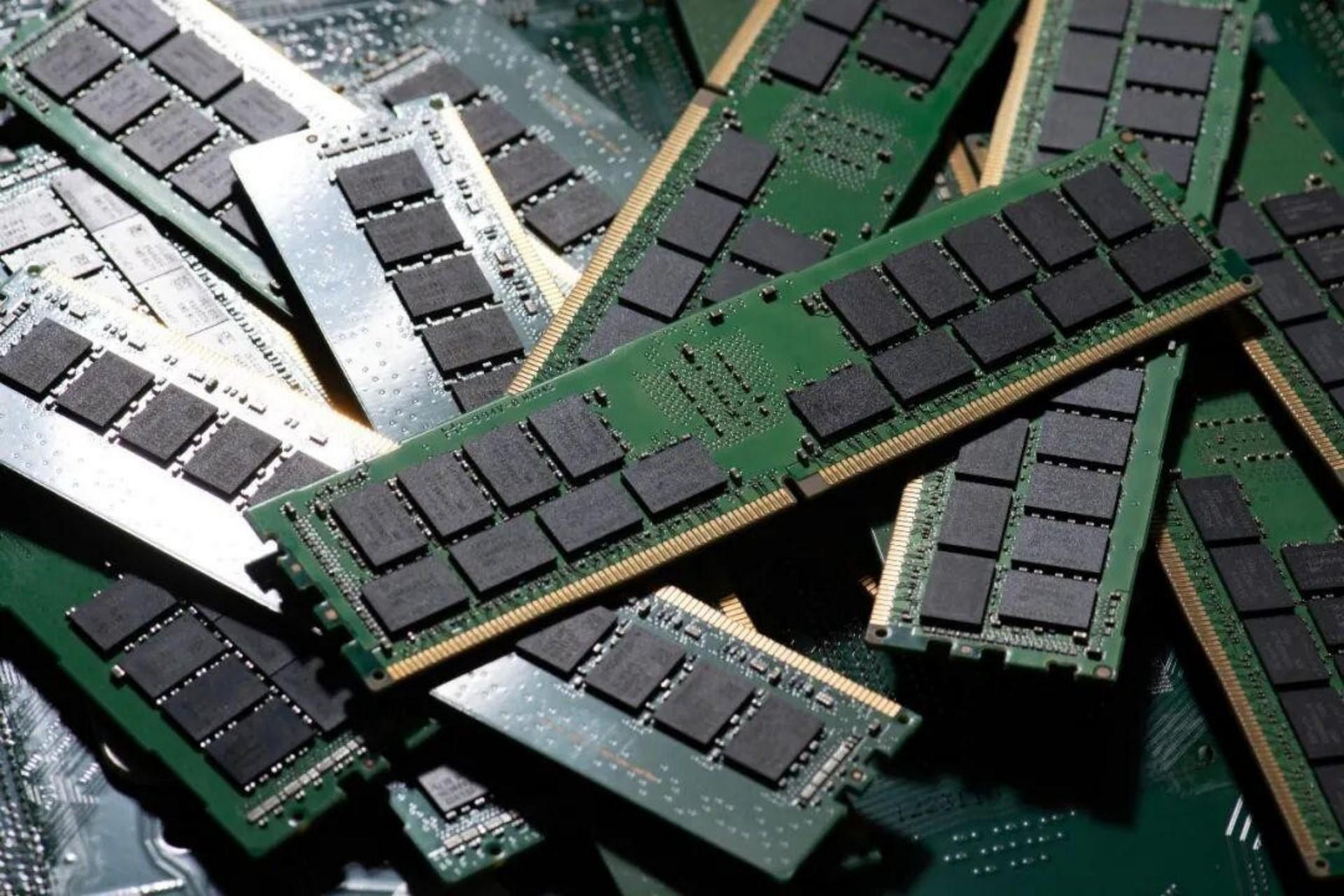 内存条价格闪崩，车企仍在硬抗