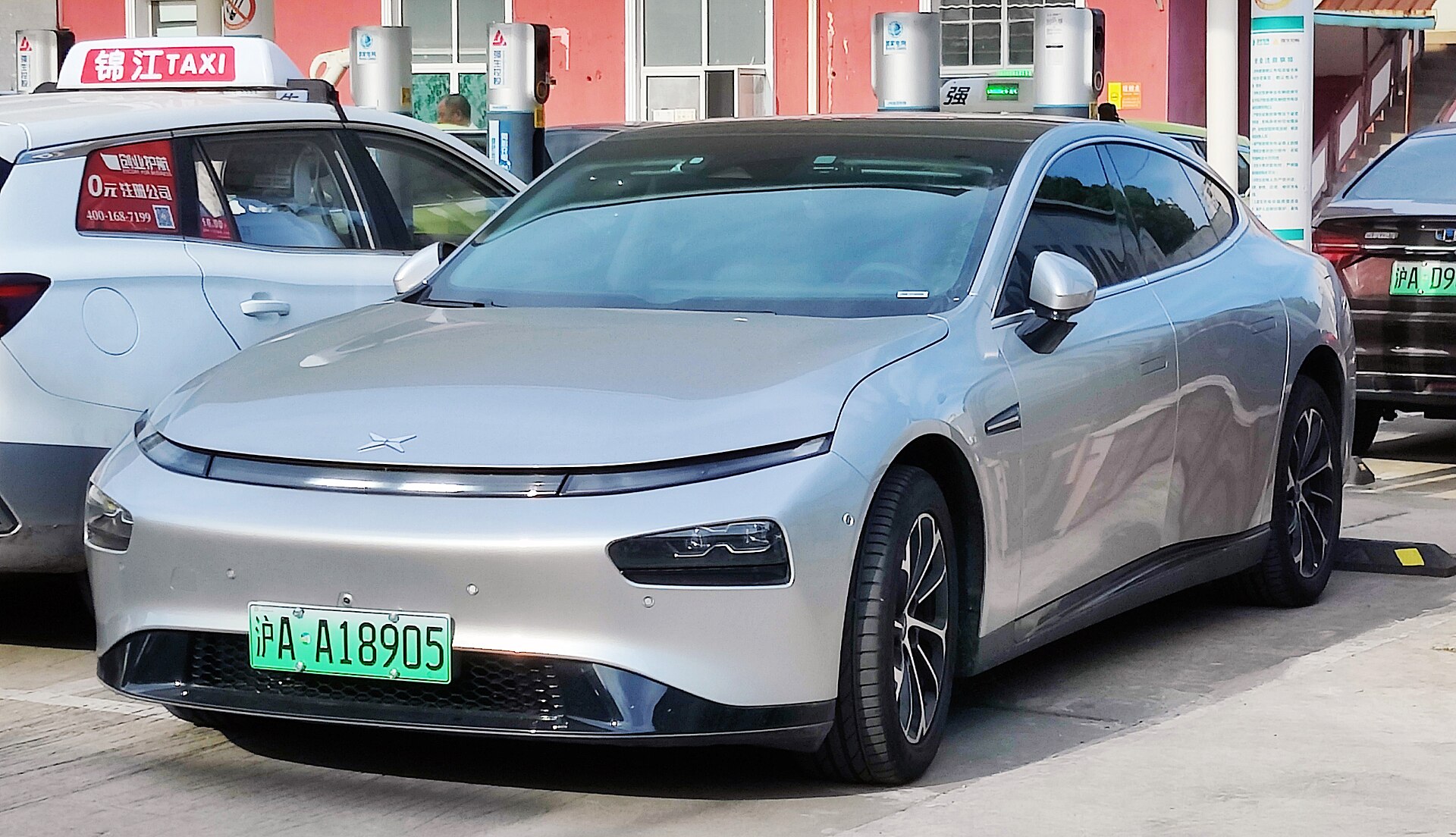 道路上的小鹏P7
