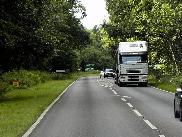 英国公路上行驶的Iveco Stralis重卡