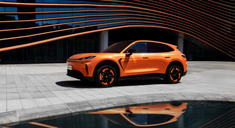 13.28万元起，极狐阿尔法T7上市，定位AI越级大五座SUV