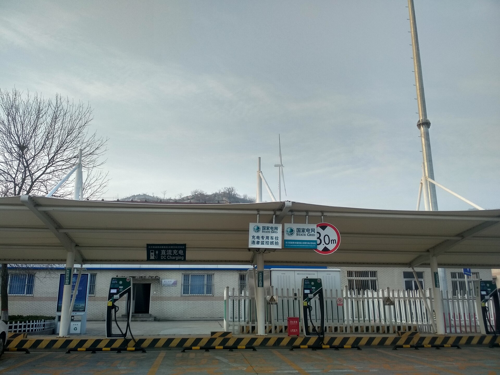 国庆首日高速充电量创新高，2804.69万千瓦时之外还要看等待时间