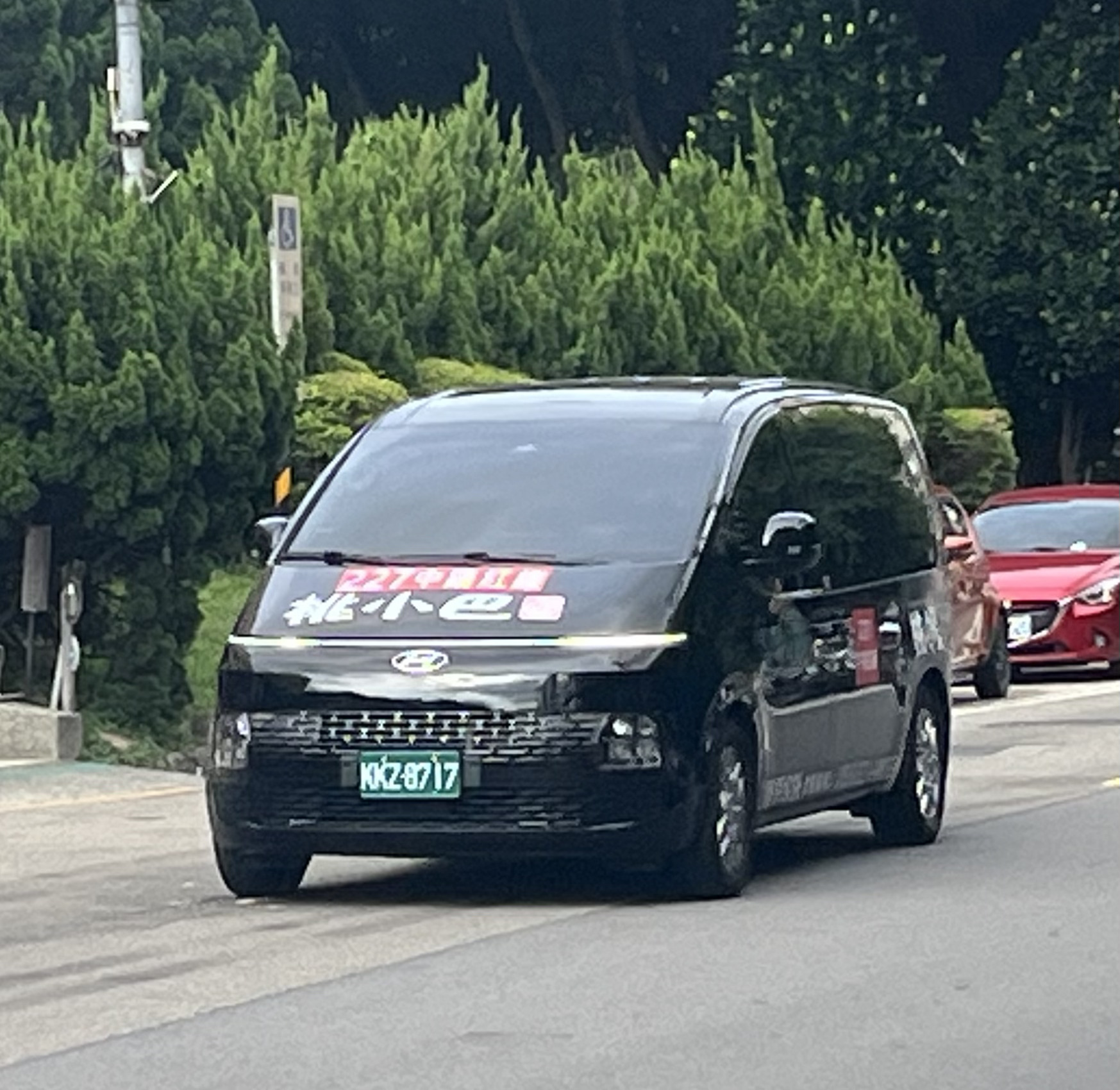 台湾道路上的现款Hyundai STARIA客运车型，非本次欧洲纯电Cargo发布现场资料图