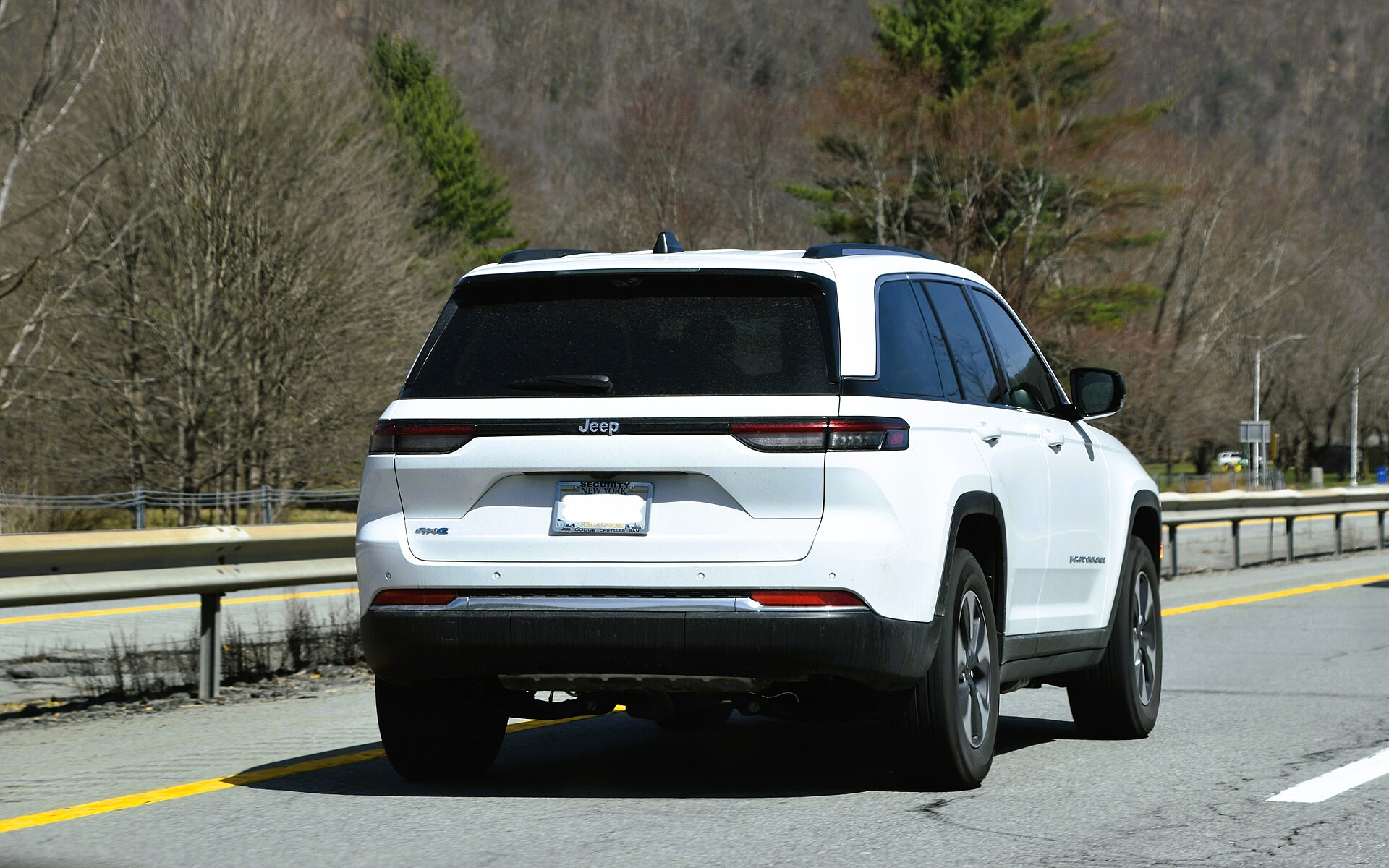 Jeep Grand Cherokee 4xe实车，资料图；该车型在北美夏季停产安排中是发运下降的主要车型之一