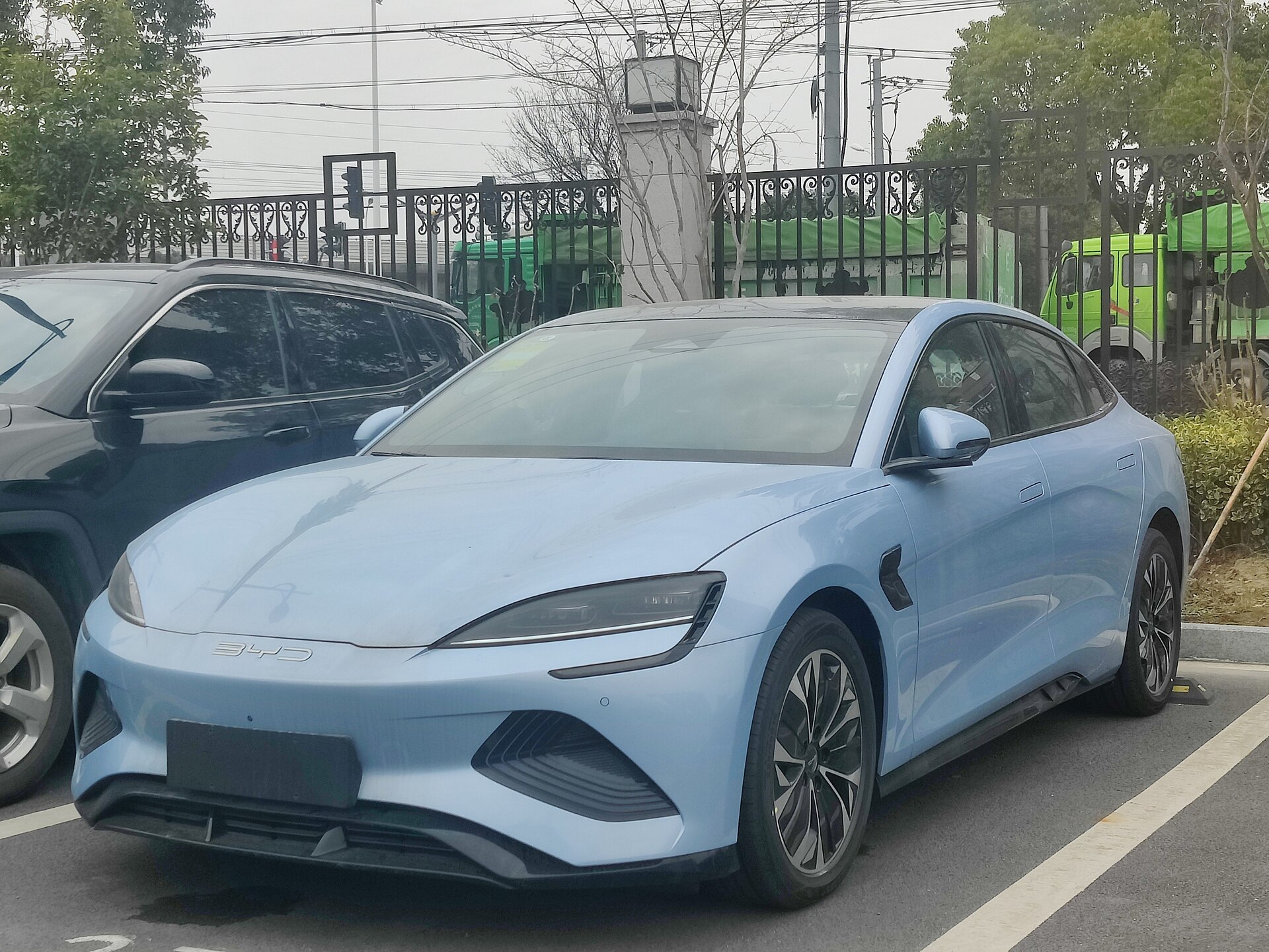 全球上半年卖出940万辆电动车，增长正在变成三种速度